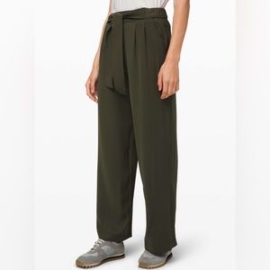 Lululemon Noir Pant - Tie Front Pant - Dark Olive - Size 4